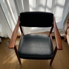 カリモク椅子