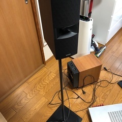 DENONのアンプとONKYOのスピーカーとサブウーファーです。