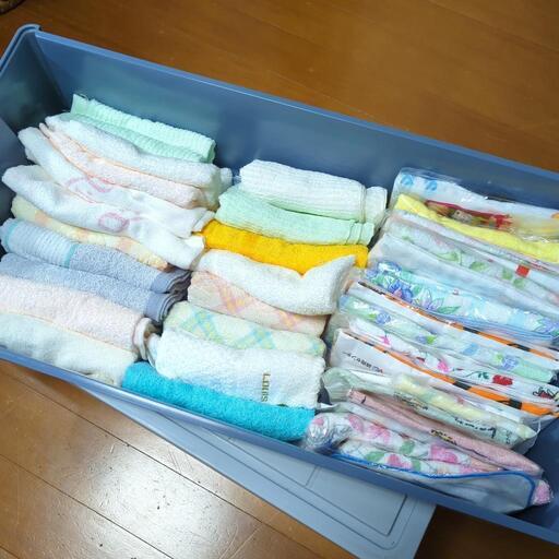 【決まりました】　新品タオル　大きさ色々未選別　長期自宅保管　おそらく３８枚と収納BOX