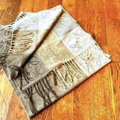 極上逸品 大人気 定価4.7万 LOEWE ロエベ 大判カシミアマフラー 総アナグラム ストール マフラー ロゴ 