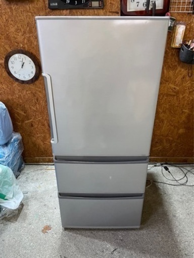 D1001 3ドア冷蔵庫 2016年式 272L シルバー