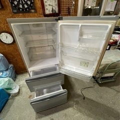 D1001 冷蔵庫　3ドア　 2016年式 272L シルバー 