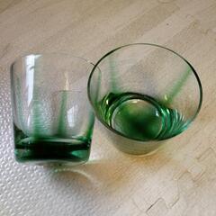 ガラス　コップ　緑