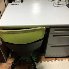 中古の　オフィス机・椅子　１セット