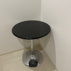 円形テーブル　(高さ調整可)