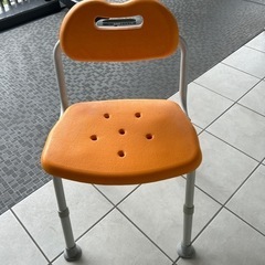 折りたたみ式介護椅子