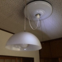 解体予定の家にある古い照明器具　数種類あります