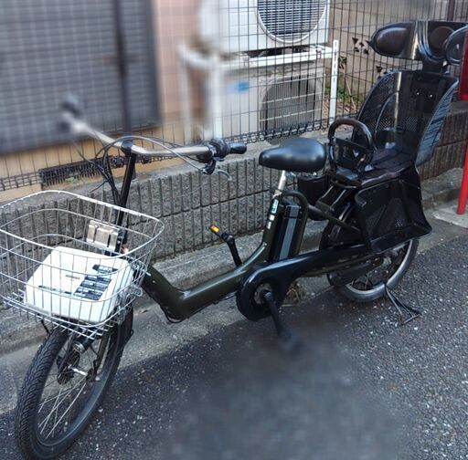 197２０インチ、3人乗り、2人乗り、前後チャイルドシート、電動自転車  土日もお子様と土足のまま、いろいろなタイプのご試乗が可能です。  ２６インチ、１人乗り、２人乗り、前後チャイルドシート、電動自転車  安心保障の３カ月・無料交換保証、無料１００日間・点検サービス付き  ️２０インチ、チャイルドシート、３人乗り、２人乗り、１人乗り、電動自転車  バッテリーは、新品の９０％以上の性能を保持していて、コンディション良好です。  １回の充電で３０ｋｍ以上の走行が可能です。山手線を