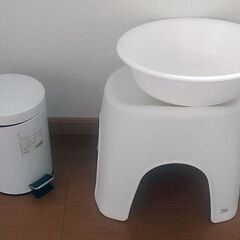 白色生活雑貨 2023年購入-お風呂椅子・手桶・ゴミ箱(3L)