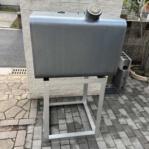 【値下げ】灯油などのライフラインの供給に！鉄製200リットル燃料タンク　灯油、軽油、ボイラー、冬季燃料保管に最適！！