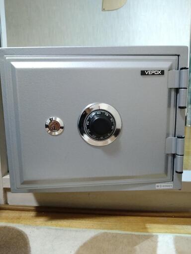ダイヤル式耐火金庫　VEPOX　中古品