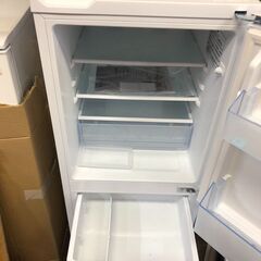 ☆中古￥13,000！Hisense 135㍑2ドア冷蔵庫 家電 HR-D13E2W型 幅48㎝