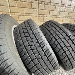 スタッドレスタイヤ  205/60/16 92Q