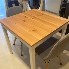 【お譲りします】IKEAの1人〜2人用のテーブル（椅子も2脚）