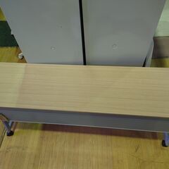 ｲﾄｰｷ ｽﾀｯｸﾃｰﾌﾞﾙ 幕板付き