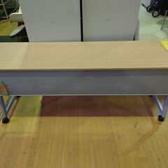 ｲﾄｰｷ ｽﾀｯｸﾃｰﾌﾞﾙ 幕板付き