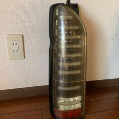 中古　200系　ハイエース用　ヴァレンティ　LEDテールランプ　左右セット