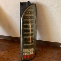 中古　200系　ハイエース用　ヴァレンティ　LEDテールランプ　左右セット