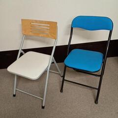 【決まりました！】折りたたみ椅子　2脚セット（白、青）
