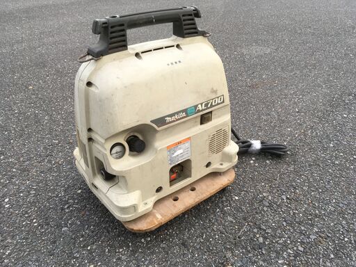 【エコツール岡崎インター店 】Makita/マキタ 常圧エアコンプレッサー AC700【愛知県/岡崎市/工具】【ITFNGJO6XEUW】