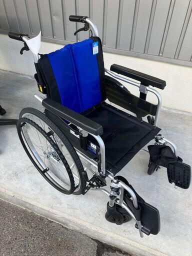 MiK ミキ 車椅子 BAL-9 自走介助兼用 車いす 自走用車椅子 車イス 低床 ノーパンクタイヤ 背折れ 介助ブレーキ 肘掛け跳上げ 足台スイングアウト 軽量 コンパクト 介護用 折りたたみ 堺市 石津【ジャングルジャングルサカイ石津店】