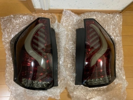 中古]プリウスα LEDテールランプTOM 