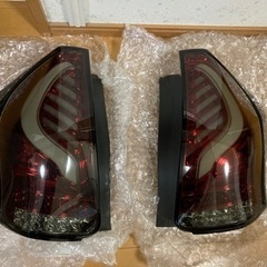 [中古]プリウスα LEDテールランプ　TOM'S ヴァレンティ