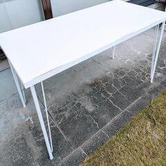 白いテーブル（ニトリ製）