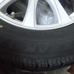 スタッドレスタイヤ 215:60:16