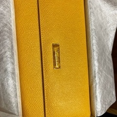 eleganceの黄色い大きい財布