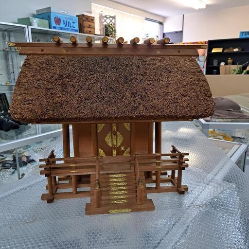 珍しい！茅葺き風、お社神棚