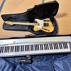 電子ピアノ（88鍵盤）、ギター、破魔弓、羽子板などセット