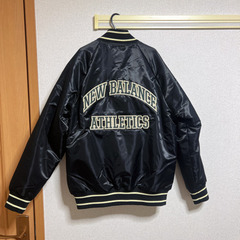 定価20000円新作ニューバランス（new balance）Varsity ボンバージャケット