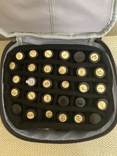 使わないアロマ50本以上セット売りします（アロマ保管用バッグ付き）