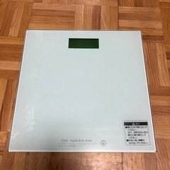 【取引中】オーム電機 HBK-T100-W デジタル体重計