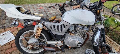 GSX250Eゴキ　放置不動　部品取り　載せ変え前提 GSX250Eゴキ 放置不動 部品取り 載せ変え前提
