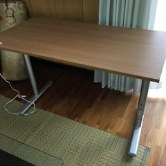 パソコン　テーブル