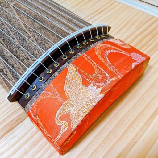 良品】お琴 13弦 並甲 すだれ彫り 琴柱付き - メルカリ 練習・初心者用お