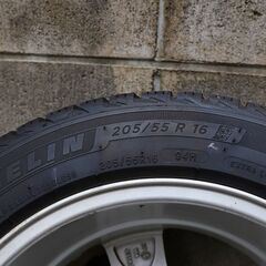 手渡し希望　ミシュランスタッドレスタイヤ X-ICE SNOW 205/55R16、アルミホイール16X7Jの4本セットとタイヤラック