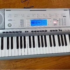 カシオ　電子ピアノ　61鍵盤