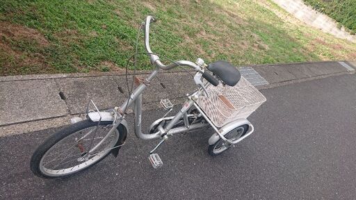 大人用三輪車です～免許返納された方等に。 大人用三輪車、入荷しま