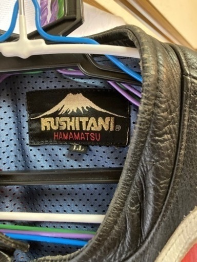 革ツナギ ジ*ン様 Dainese 革ツナギ 赤白黒 膝プロテクター付き 石は