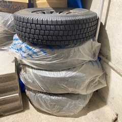 ４本セットTOYO GARIT スタッドレス冬タイヤ 鉄ホイール 15インチ ハイエース 195/80 R15 107/105LT