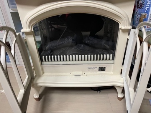 受け渡し者決定】ニトリ ワイド暖炉型ファンヒーター ニトリ、赤々と 