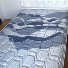 シモンズセミダブルベッドマットレスとフレーム