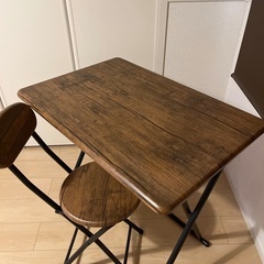 テーブル椅子セットです。