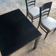 テーブル　椅子2脚の３点セット