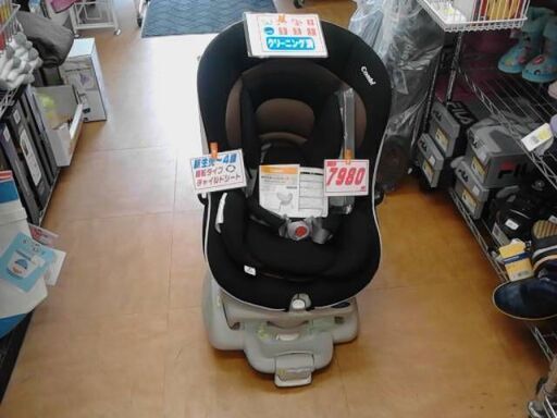 コンビ　チャイルドシート　0から4歳　回転タイプ