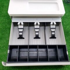 お値下げ！ 【コレ見て！店舗用品】 美品 CASIO 電子レジスター SE-G2 カシオレジスター ホワイト 店舗用/飲食店 ロール紙5巻付き