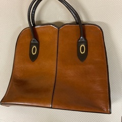 革製ハンドバッグ